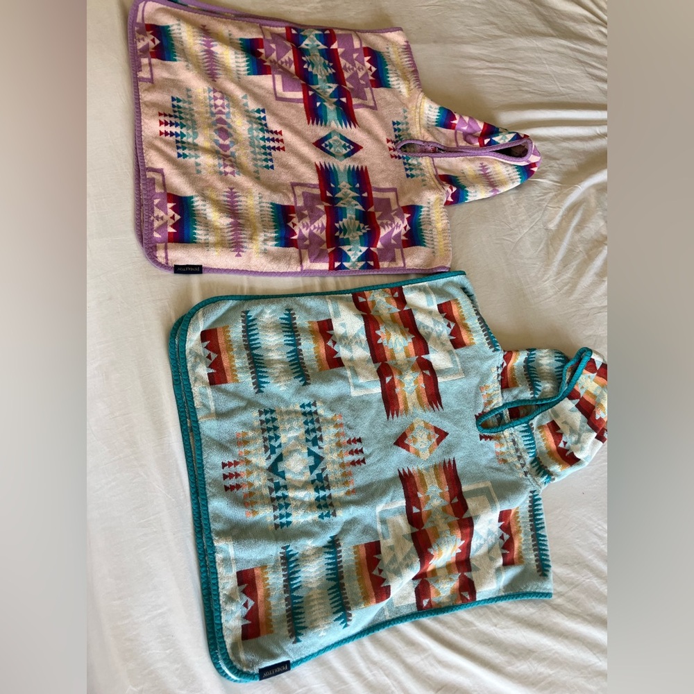 2 Pendleton Kids towels. Adorable! Like New! Stay on to keep littles ones warm.
